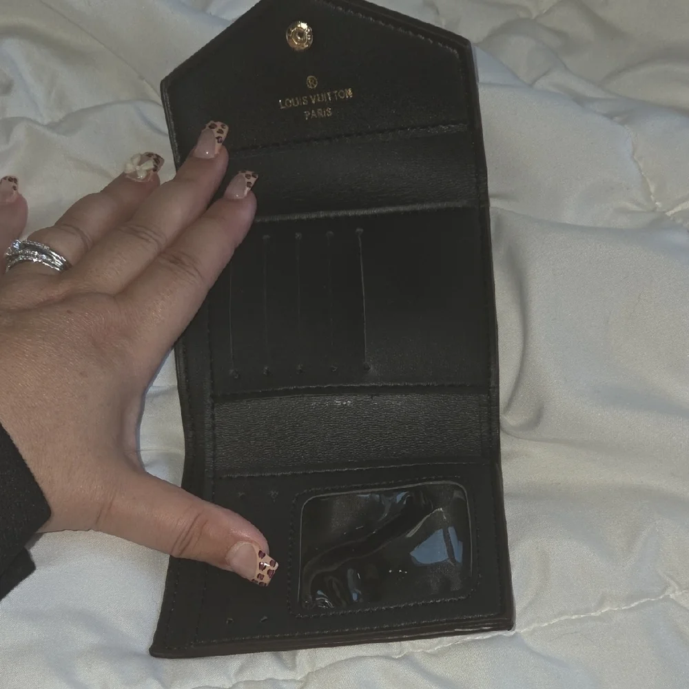 Stylish Louis Vuitton Brown Monogram Wallet with Red Accent - Picture 3 of 4